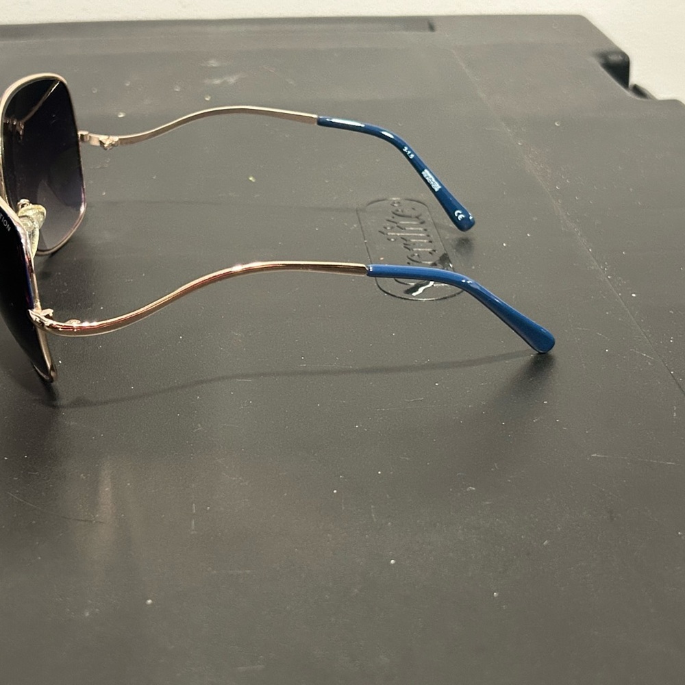 Kenneth Cole Reaction Gold and Blue Sunglasses Timeless Design - Picture 8 of 10